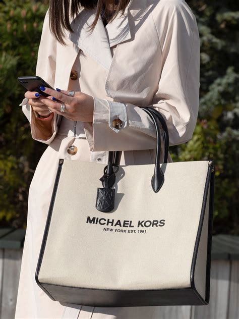 michael kors damen east 1981|I Tested the Iconic Michael Kors 1981 Bag and Here's Why It's a .